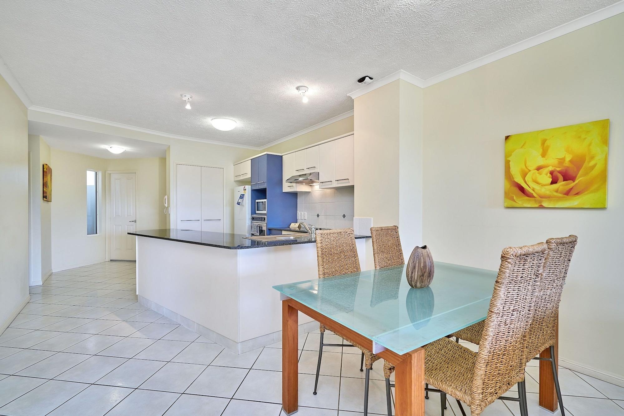 North Cove Waterfront Suites Кернс Екстериор снимка
