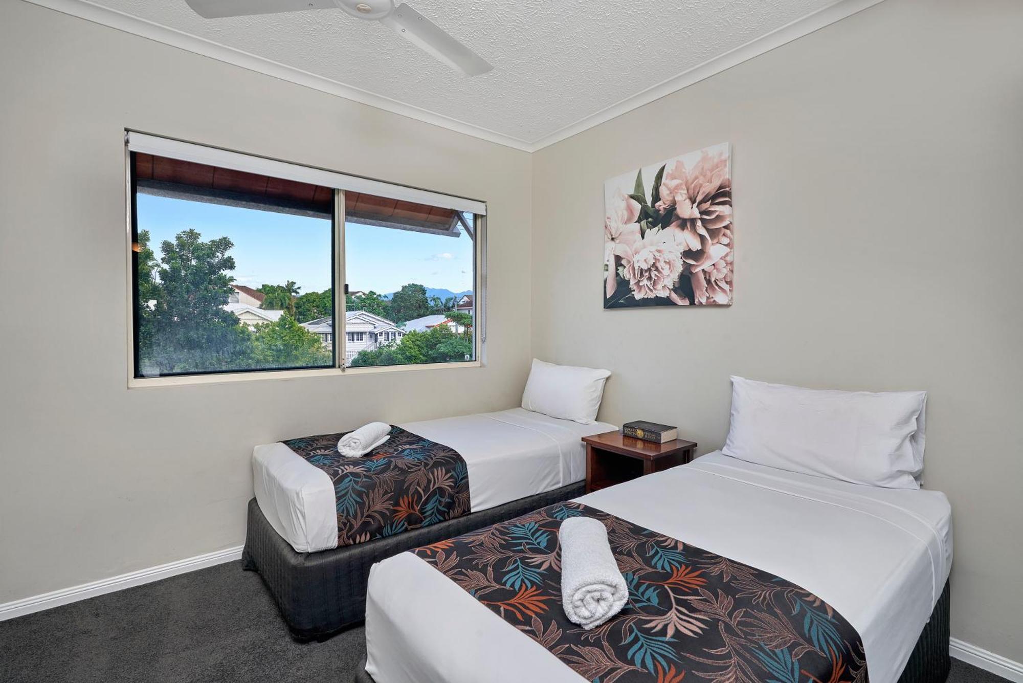 North Cove Waterfront Suites Кернс Екстериор снимка