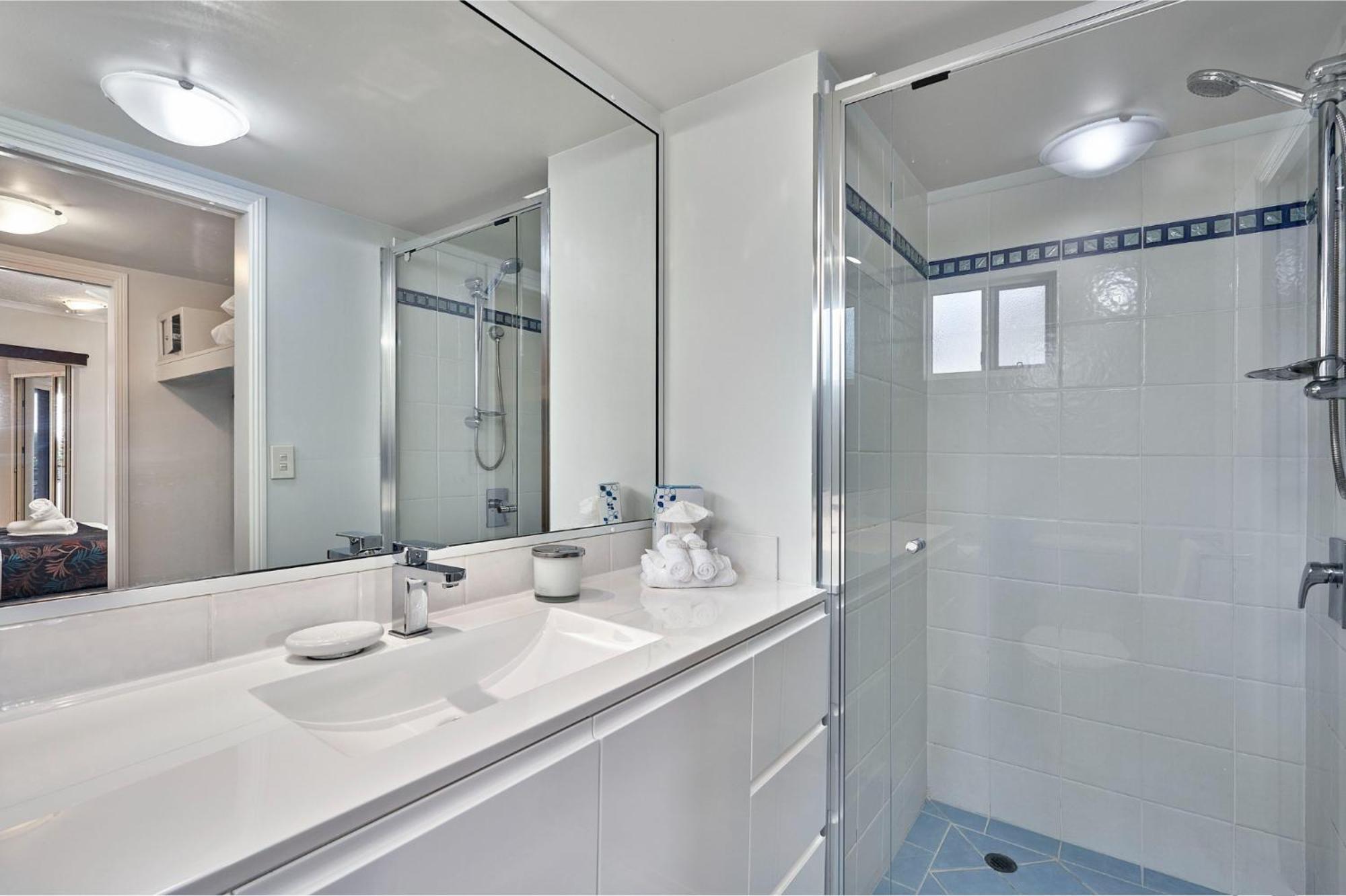 North Cove Waterfront Suites Кернс Екстериор снимка