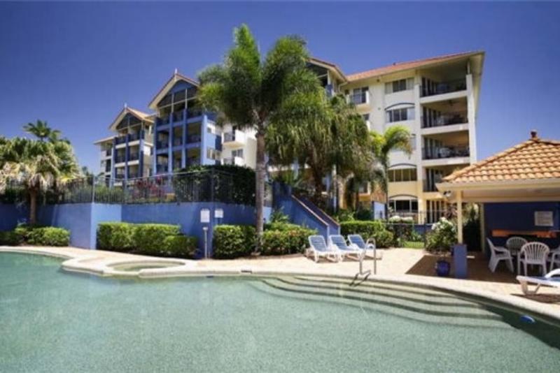 North Cove Waterfront Suites Кернс Екстериор снимка