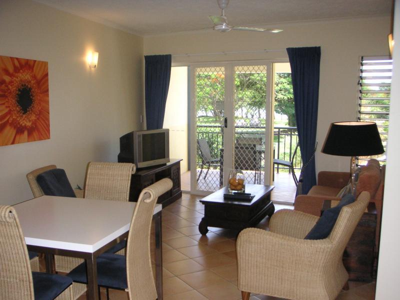 North Cove Waterfront Suites Кернс Екстериор снимка