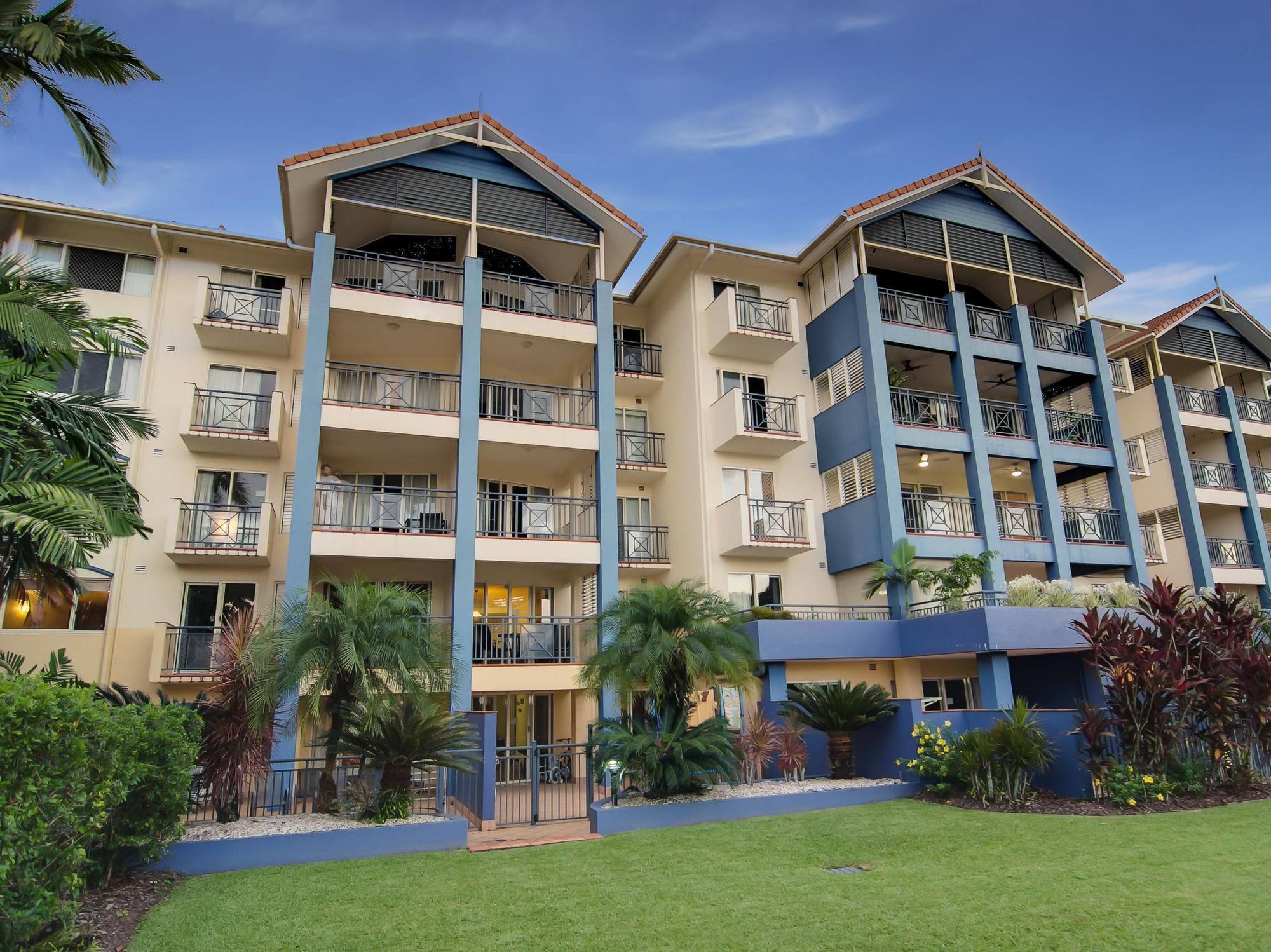 North Cove Waterfront Suites Кернс Екстериор снимка